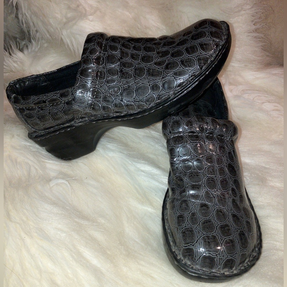 b.o.c Peggy Grey Croc Print Clogs
